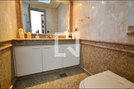 Apartamento à venda com 305m², 4 quartos e 4 vagasBanheiro escritorio