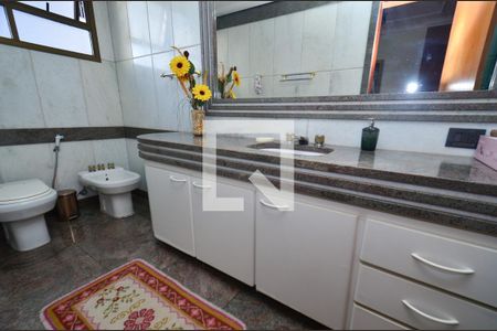 Apartamento à venda com 305m², 4 quartos e 4 vagasBanheiro suite2
