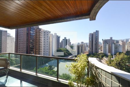 Apartamento à venda com 305m², 4 quartos e 4 vagasVaranda da sala