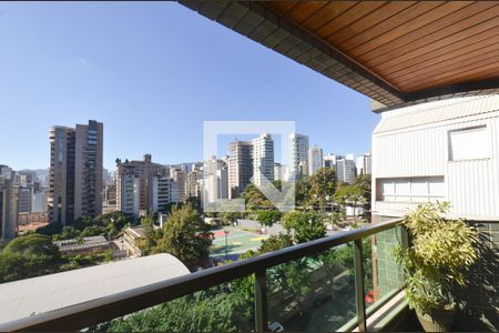 Apartamento à venda com 305m², 4 quartos e 4 vagasVaranda da sala