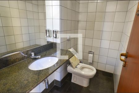 Apartamento à venda com 305m², 4 quartos e 4 vagasÁrea comum - Banheiros