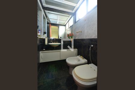 Apartamento à venda com 305m², 4 quartos e 4 vagasBanheiro suite1