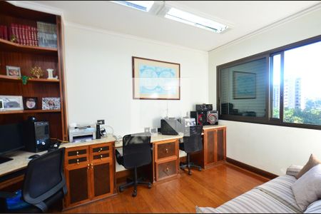 Apartamento à venda com 305m², 4 quartos e 4 vagasEscritorio/ suite