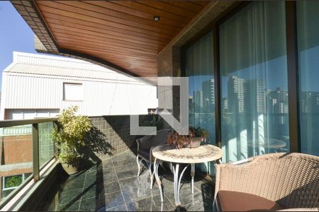 Apartamento à venda com 305m², 4 quartos e 4 vagasVaranda da sala