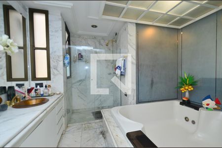 Apartamento à venda com 305m², 4 quartos e 4 vagasBanheiro suite master