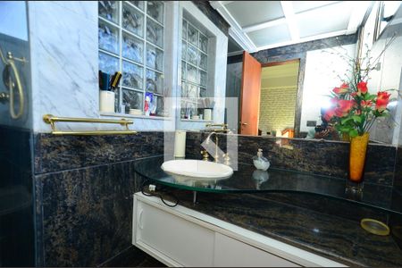 Apartamento à venda com 305m², 4 quartos e 4 vagasBanheiro suite1