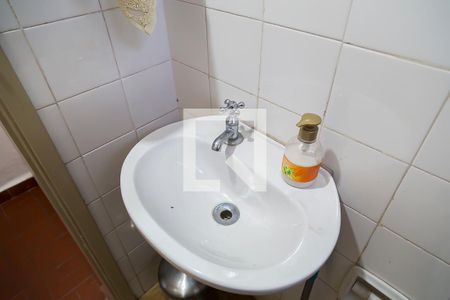 Casa à venda com 160m², 3 quartos e 4 vagasBanheiro da Edícula - Pia