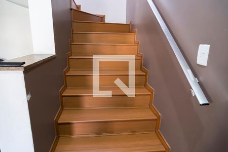 Casa à venda com 160m², 3 quartos e 4 vagasCorredor - Escada