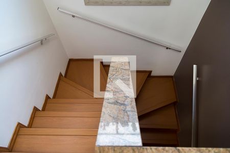 Casa à venda com 160m², 3 quartos e 4 vagasCorredor - Escada