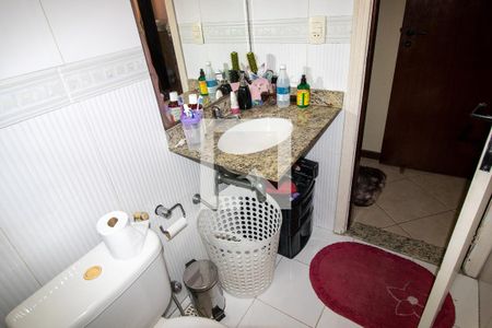 Casa de condomínio à venda com 200m², 4 quartos e 2 vagasBanheiro social 