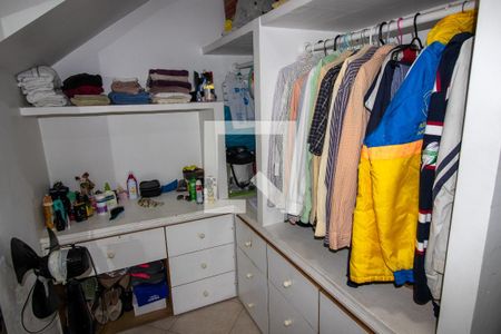 Casa de condomínio à venda com 200m², 4 quartos e 2 vagasCloset