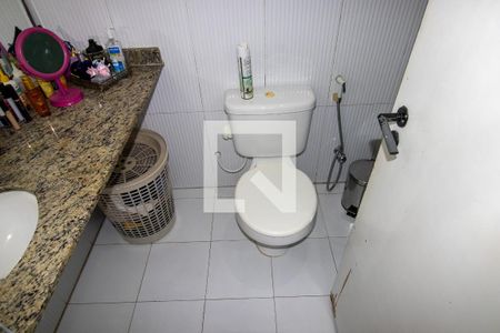 Casa de condomínio à venda com 200m², 4 quartos e 2 vagasBanheiro quarto 1