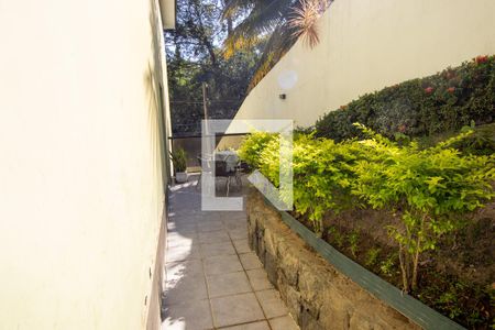 Casa de condomínio à venda com 200m², 4 quartos e 2 vagasLateral 