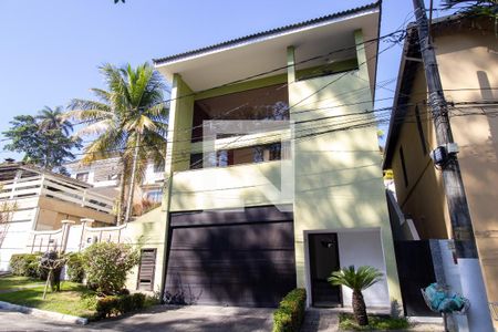 Casa de condomínio à venda com 200m², 4 quartos e 2 vagasFachada 