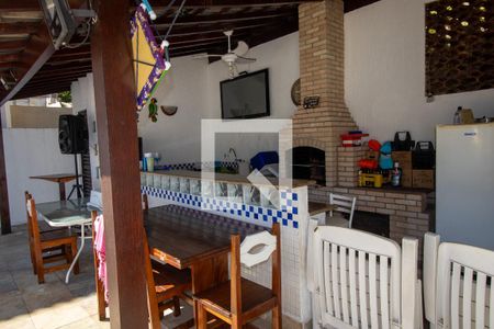 Casa de condomínio à venda com 200m², 4 quartos e 2 vagasÁrea gourmet