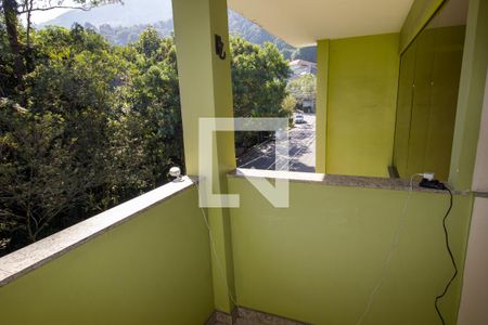 Casa de condomínio à venda com 200m², 4 quartos e 2 vagasSacada superior 