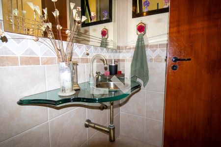 Casa de condomínio à venda com 200m², 4 quartos e 2 vagasLavabo