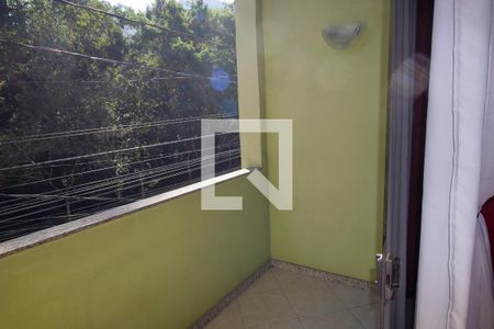 Casa de condomínio à venda com 200m², 4 quartos e 2 vagasVaranda