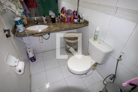 Casa de condomínio à venda com 200m², 4 quartos e 2 vagasBanheiro quarto 1