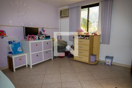 Casa de condomínio à venda com 200m², 4 quartos e 2 vagasQuarto 4