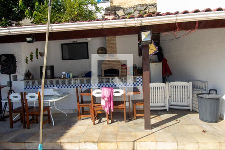 Casa de condomínio à venda com 200m², 4 quartos e 2 vagasÁrea gourmet