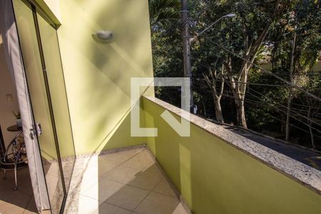 Casa de condomínio à venda com 200m², 4 quartos e 2 vagasVaranda 