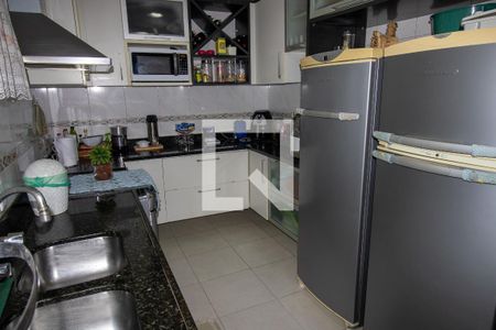 Casa de condomínio à venda com 200m², 4 quartos e 2 vagasCozinha