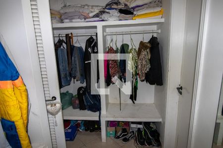 Casa de condomínio à venda com 200m², 4 quartos e 2 vagasCloset