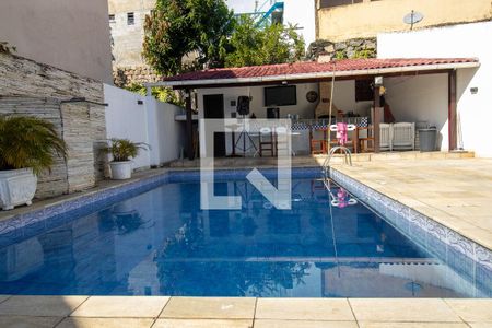 Casa de condomínio à venda com 200m², 4 quartos e 2 vagasPiscina