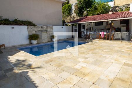 Casa de condomínio à venda com 200m², 4 quartos e 2 vagasPiscina