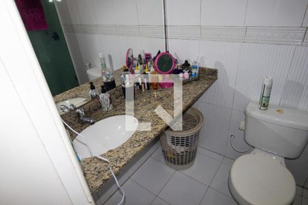 Casa de condomínio à venda com 200m², 4 quartos e 2 vagasBanheiro quarto 1