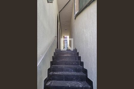 Casa à venda com 100m², 3 quartos e 3 vagasEscada