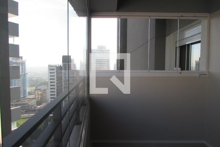 Sala com varanda estendida de apartamento à venda com 1 quarto, 31m² em Butantã, São Paulo
