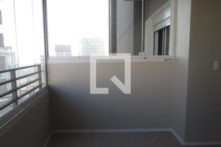 Sala com varanda estendida de apartamento para alugar com 1 quarto, 31m² em Butantã, São Paulo