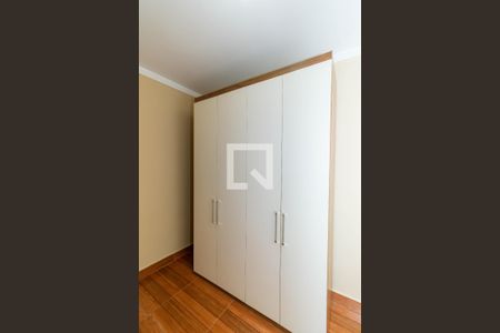 Quarto 1 de apartamento para alugar com 2 quartos, 50m² em Vila Antonieta, São Paulo