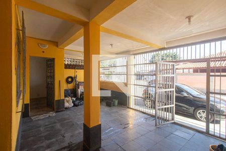 Quintal de casa à venda com 3 quartos, 240m² em Campo Grande, Rio de Janeiro