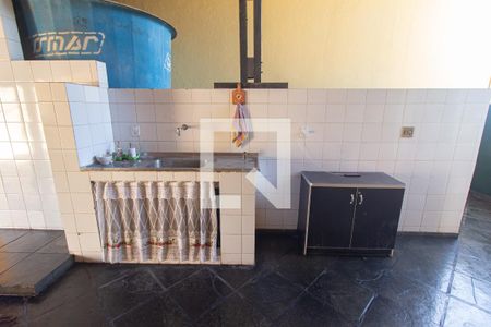 Casa à venda com 240m², 3 quartos e 2 vagas Casa à venda com 240m², 3 quartos e 2 vagasTerraço
