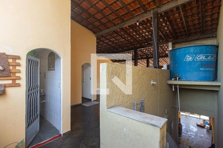 Casa à venda com 240m², 3 quartos e 2 vagas Casa à venda com 240m², 3 quartos e 2 vagasTerraço