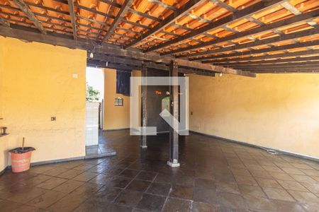 Casa à venda com 240m², 3 quartos e 2 vagas Casa à venda com 240m², 3 quartos e 2 vagasTerraço