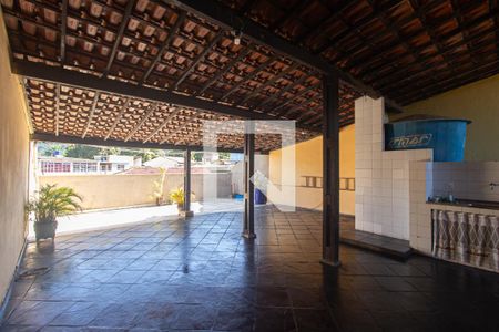 Casa à venda com 240m², 3 quartos e 2 vagas Casa à venda com 240m², 3 quartos e 2 vagasTerraço