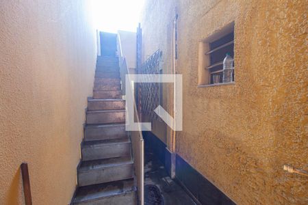 Casa à venda com 240m², 3 quartos e 2 vagas Casa à venda com 240m², 3 quartos e 2 vagasEscada