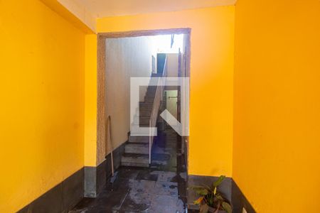 Casa à venda com 240m², 3 quartos e 2 vagas Casa à venda com 240m², 3 quartos e 2 vagasEscada
