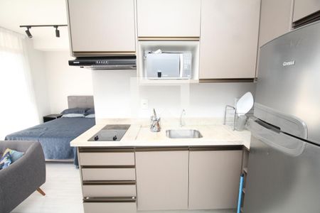 Cozinha de kitnet/studio para alugar com 1 quarto, 35m² em Real Parque, São Paulo
