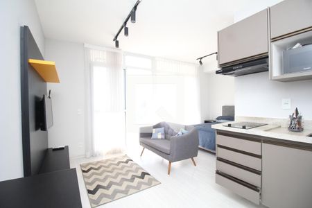 Cozinha de kitnet/studio para alugar com 1 quarto, 35m² em Real Parque, São Paulo