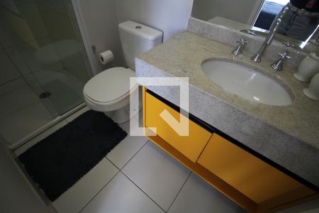 Banheiro de kitnet/studio para alugar com 1 quarto, 35m² em Real Parque, São Paulo