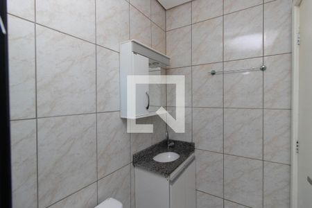 Banheiro de kitnet/studio para alugar com 1 quarto, 40m² em Parque Edu Chaves, São Paulo