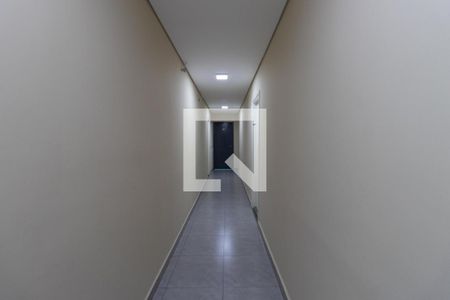 Corredor de kitnet/studio para alugar com 1 quarto, 40m² em Parque Edu Chaves, São Paulo