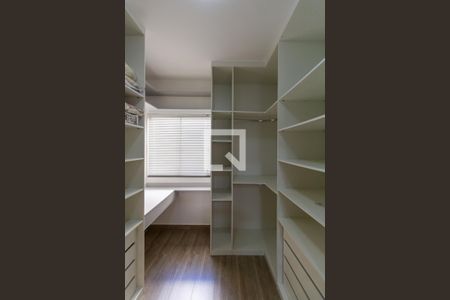 Casa à venda com 104m², 2 quartos e 2 vagasCloset Suíte 2