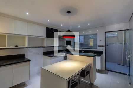 Casa à venda com 104m², 2 quartos e 2 vagasCozinha 