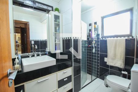 Apartamento à venda com 135m², 3 quartos e 2 vagas Apartamento à venda com 135m², 3 quartos e 2 vagasSuíte